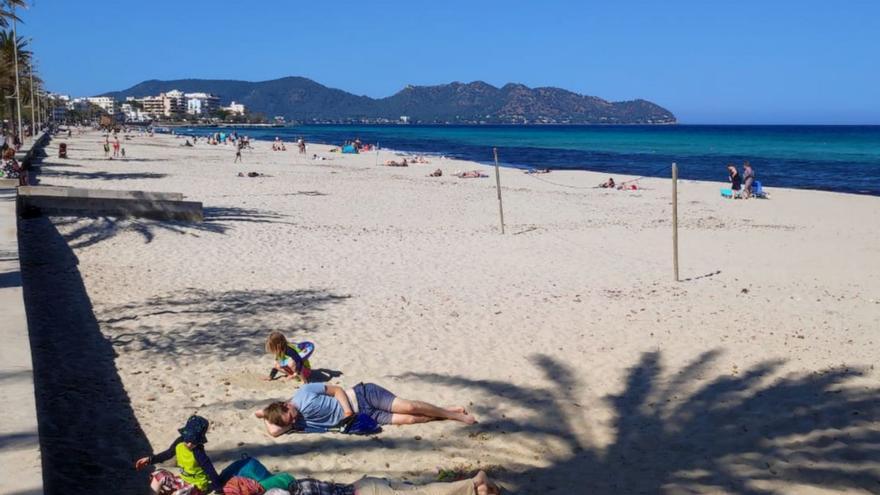 Las playas arrancan a medio gas a la espera de cerrar las últimas licitaciones