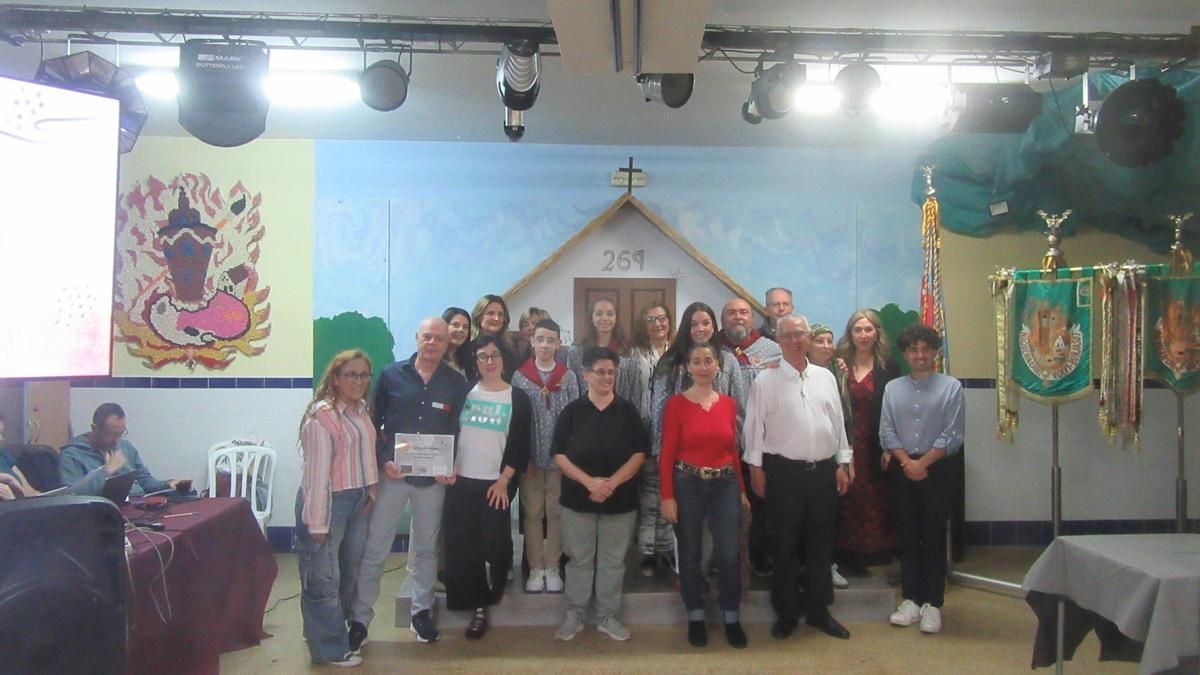 Galardonados, representantes falleros, del jurado, patrocinadores y autoridades municipales.