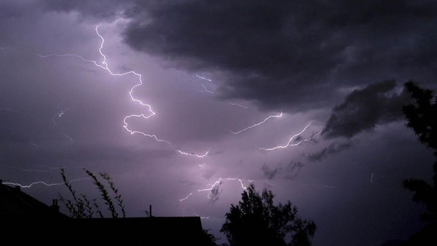 Las espectaculares imágenes de una tormenta eléctrica sobre Asturias vista desde el espacio