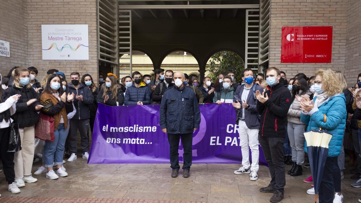 El director del centro ha participado también en la concentración.