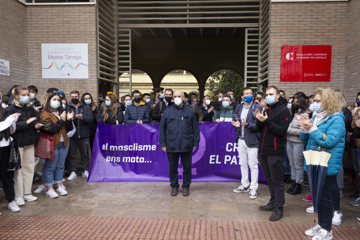 El director del centro ha participado también en la concentración.