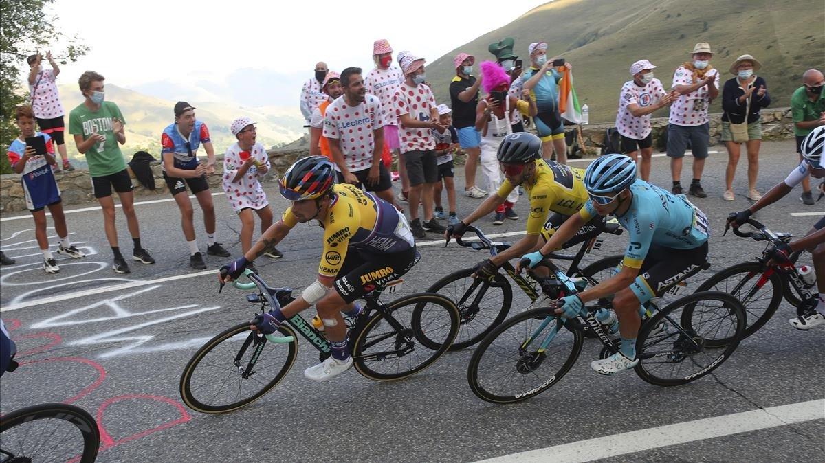segea54792864 slovenia s primoz roglic left and britain s adam yates we200906124100 segea54792864 slovenia s primoz roglic left and britain s adam yates we200906124100