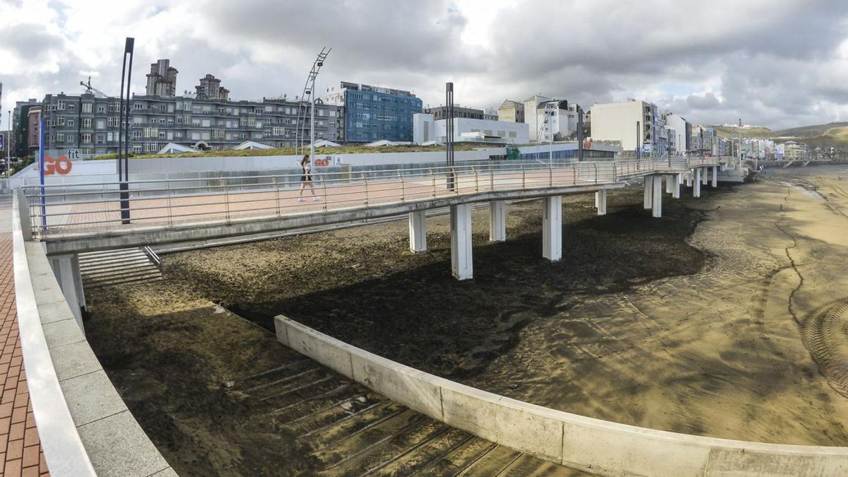 Zona del paseo de Las Canteras donde tendrá lugar el mercadillo.