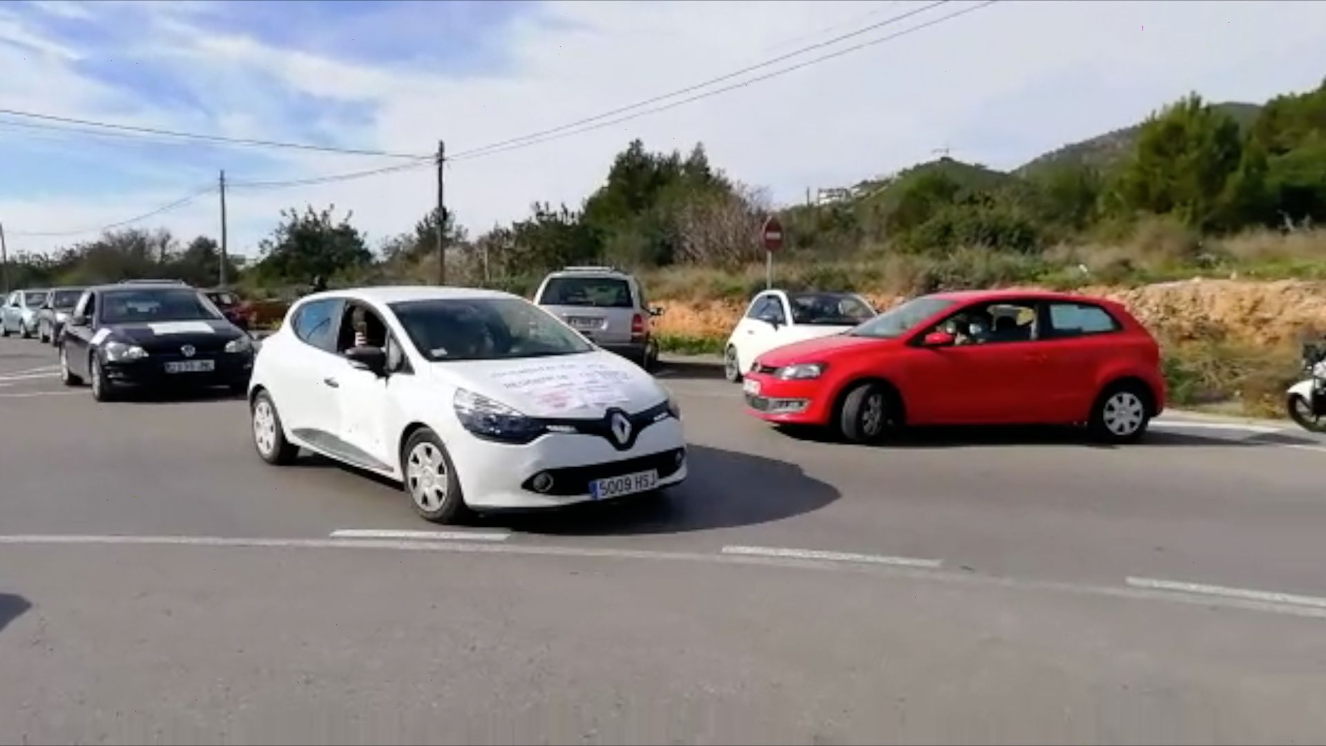 Una caravana reclama en las calles de Ibiza mejoras salariales para los sanitarios