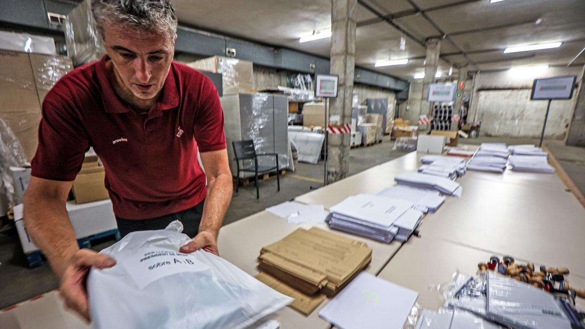Preparando las papeletas para las Elecciones Generales del 23 de Julio