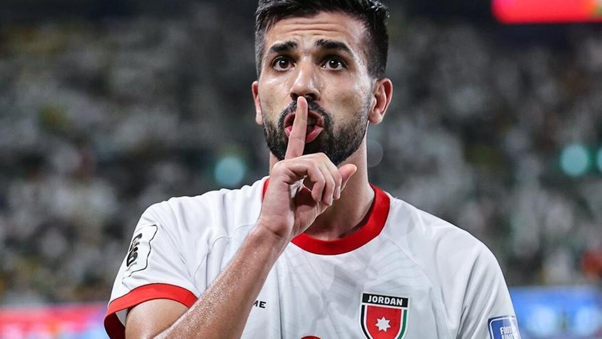 Noor Al-Rawabdeh, internacional con la selección de Jordania, celebra el gol de la victoria frente a Arabia Saudí.