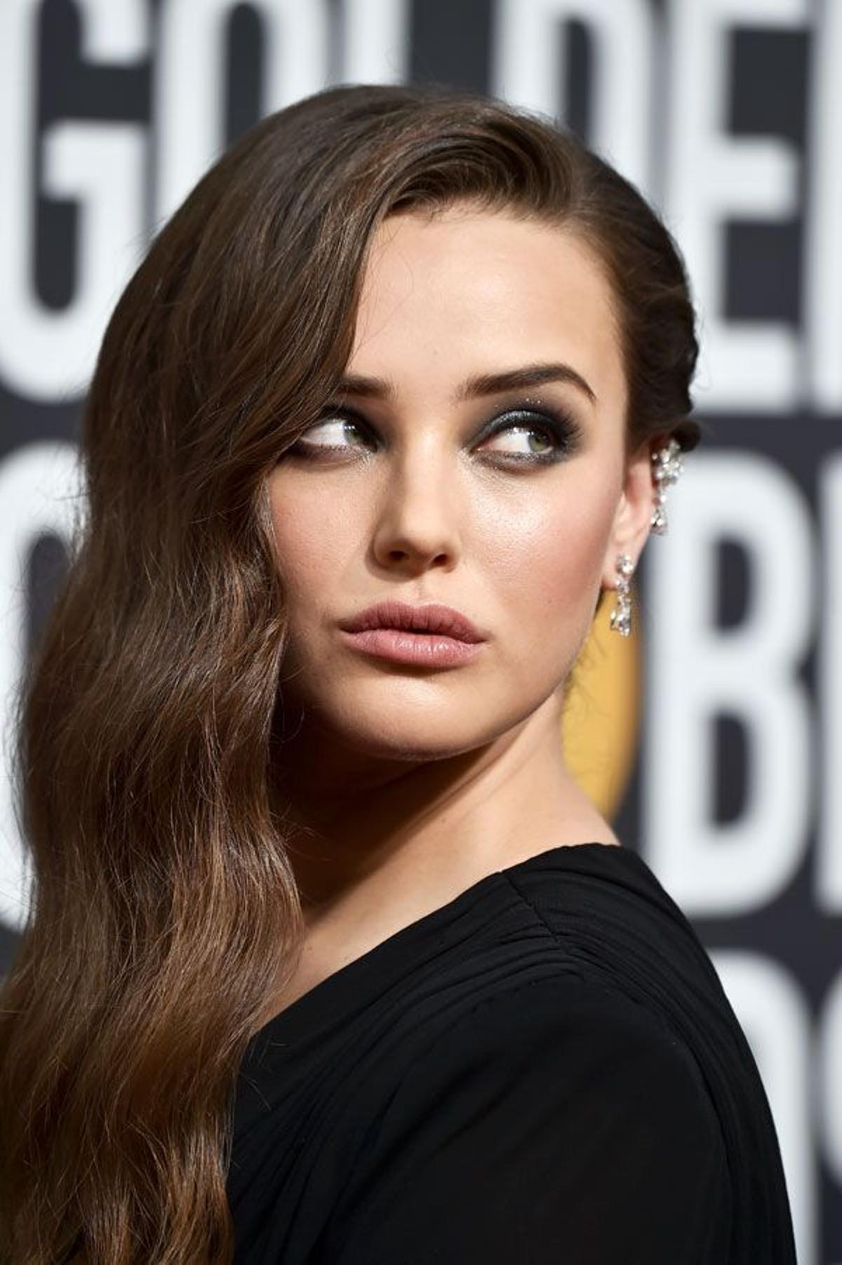 Globos de Oro 2018: Katherine Langford y sus ojos metalizados en plata