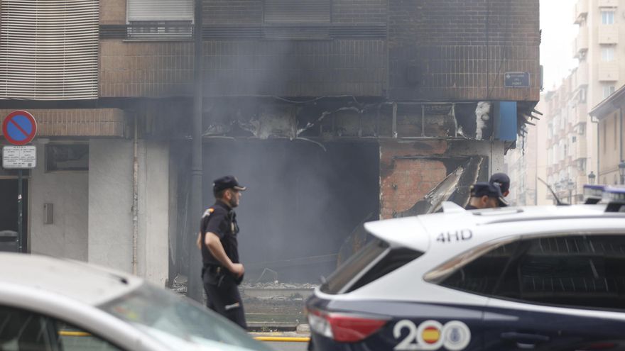 Catalá confirma que no hay víctimas mortales en el incendio que afecta a un comercio en la Avenida del Puerto