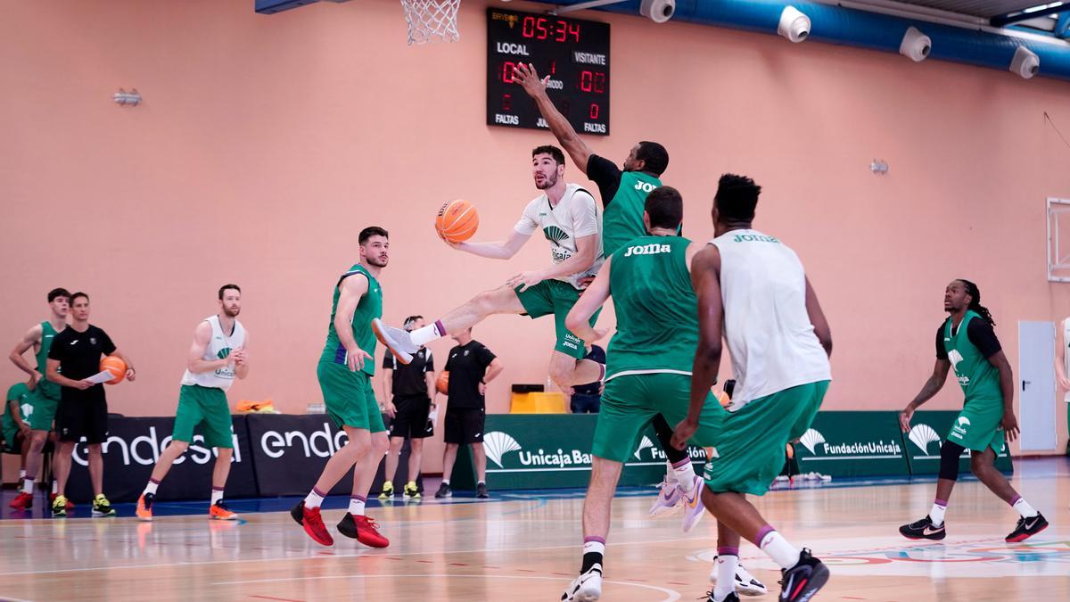 El Unicaja entrena en los días previos a la Final Four de la Basketball Champions League.