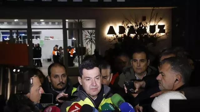 El presidente de la Junta de Andalucía, Juanma Moreno, acude al lugar del accidente ferroviario en Adamuz