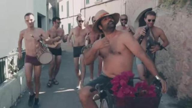 Pau Debon protagoniza el vídeo de la Correguda en Roba Interior de Bunyola
