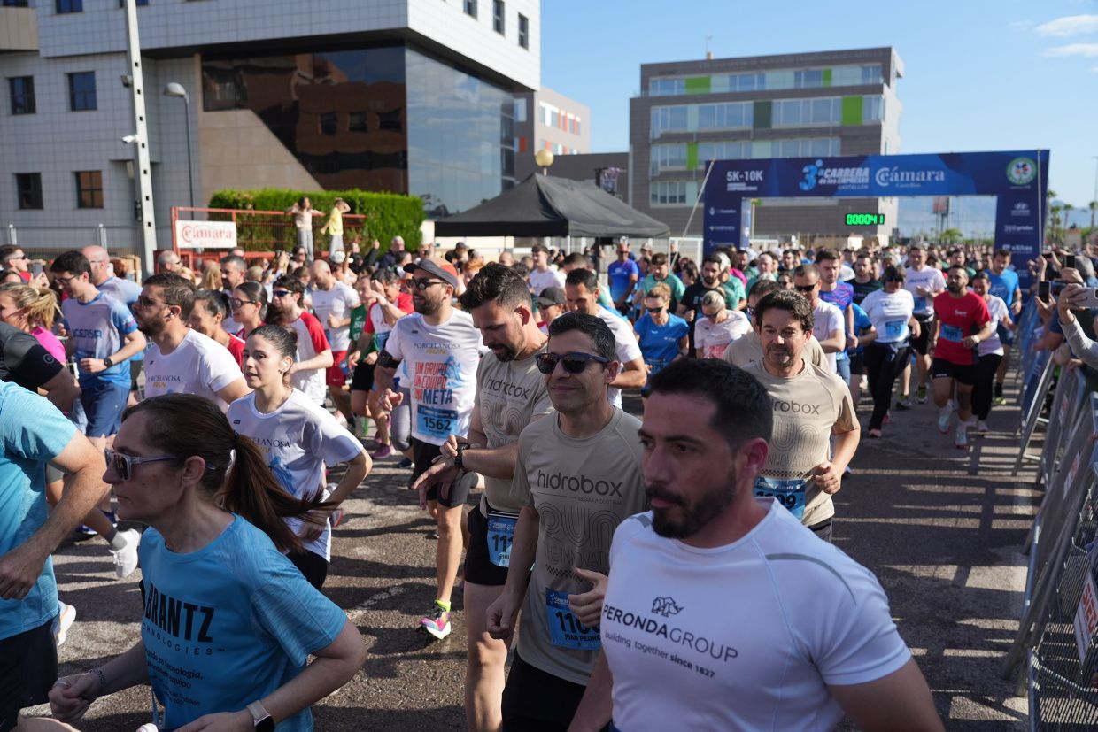 Búscate en las fotos de la Carrera de las Empresas en Castellón
