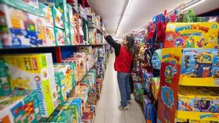 Badalona reparte 426 juguetes entre las familias más necesitadas de la ciudad