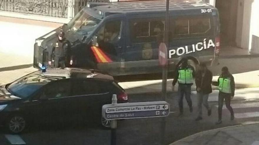 El arrestado en Ontinyent y el detenido en Muro.