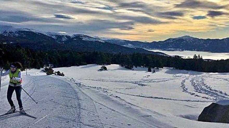 Una practicant d&#039;esquí nòrdic en modalitat de patinador a les pistes d&#039;Arànser aquesta nova temporada