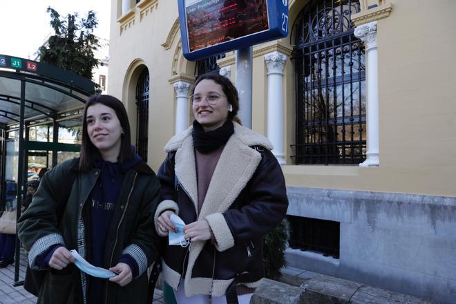 En imágenes: Primer día sin mascarilla en el transporte en Asturias