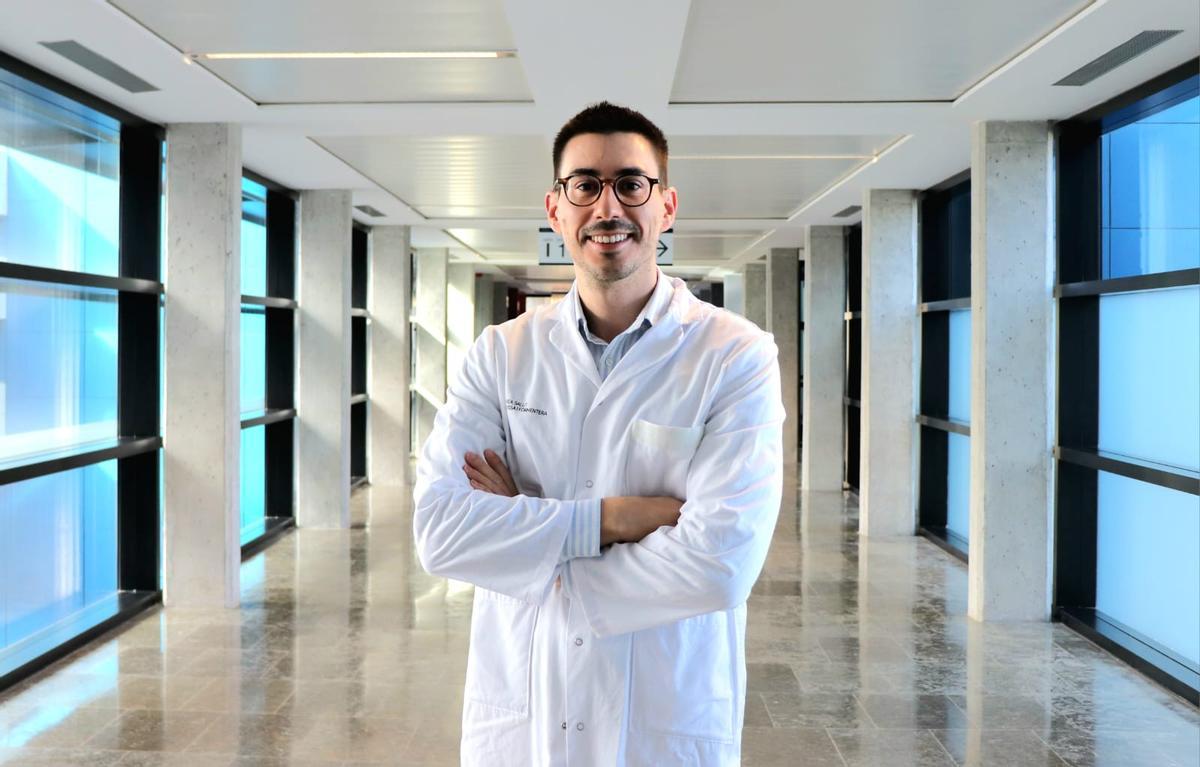 El doctor Álvaro Ruiz Granados, procedente del Hospital Universitario Ramón y Cajal en Madrid, oncólogo en el hospital de Ibiza.