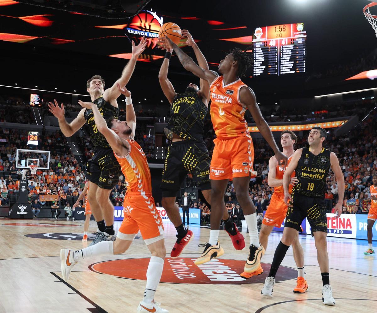 Partido de esta temporada entre el Valencia Basket y el La Laguna Tenerife en el Roig Arena.