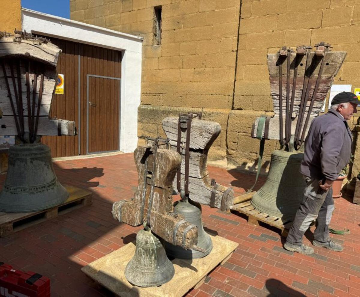 Las cuatro campanas, listas para pasar por el taller. | AYTO BISCARRUÉS