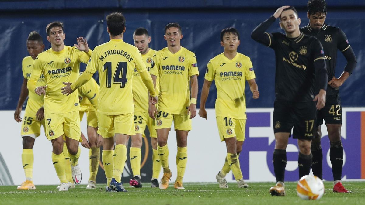 La plantilla del Villarreal celebrando un tanto