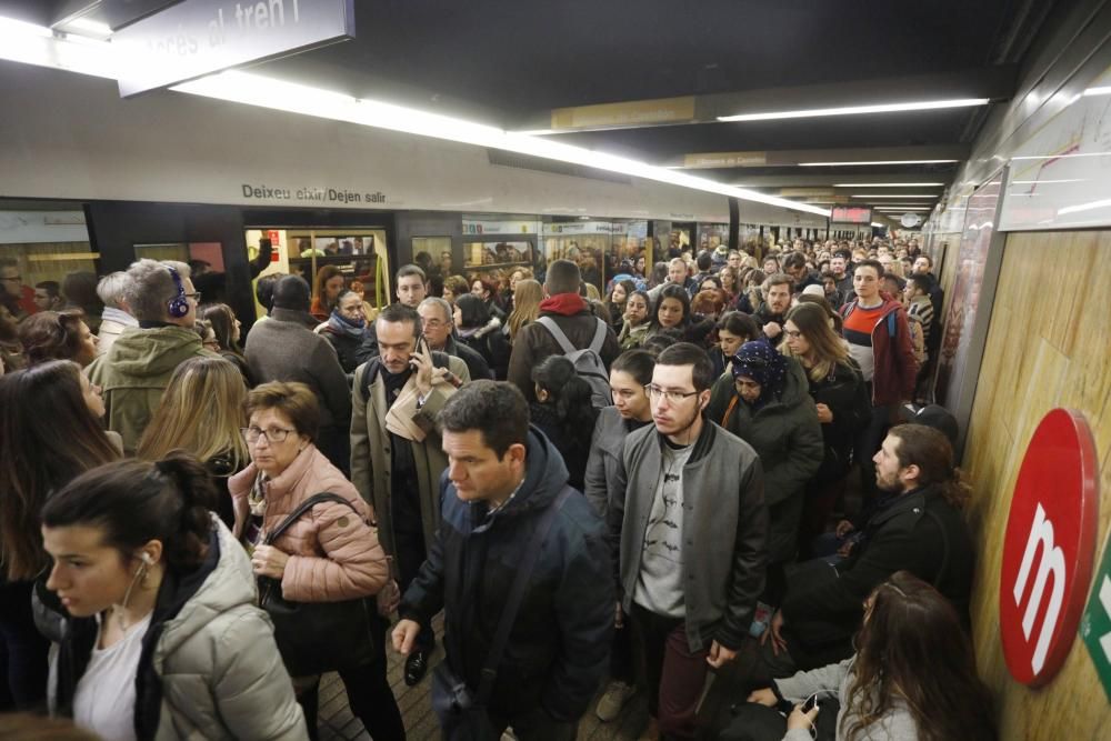 Aglomeraciones en el metro por la huelga