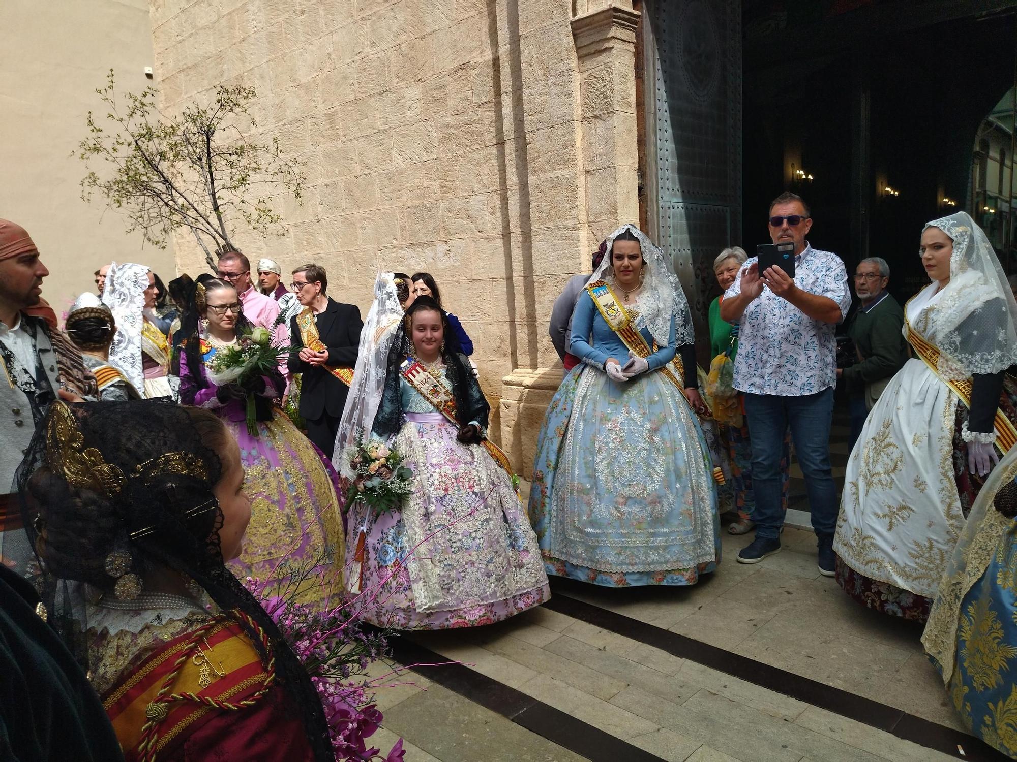 Puntual y diligente: magnífica ofrenda en las Fallas de Dénia (imágenes)