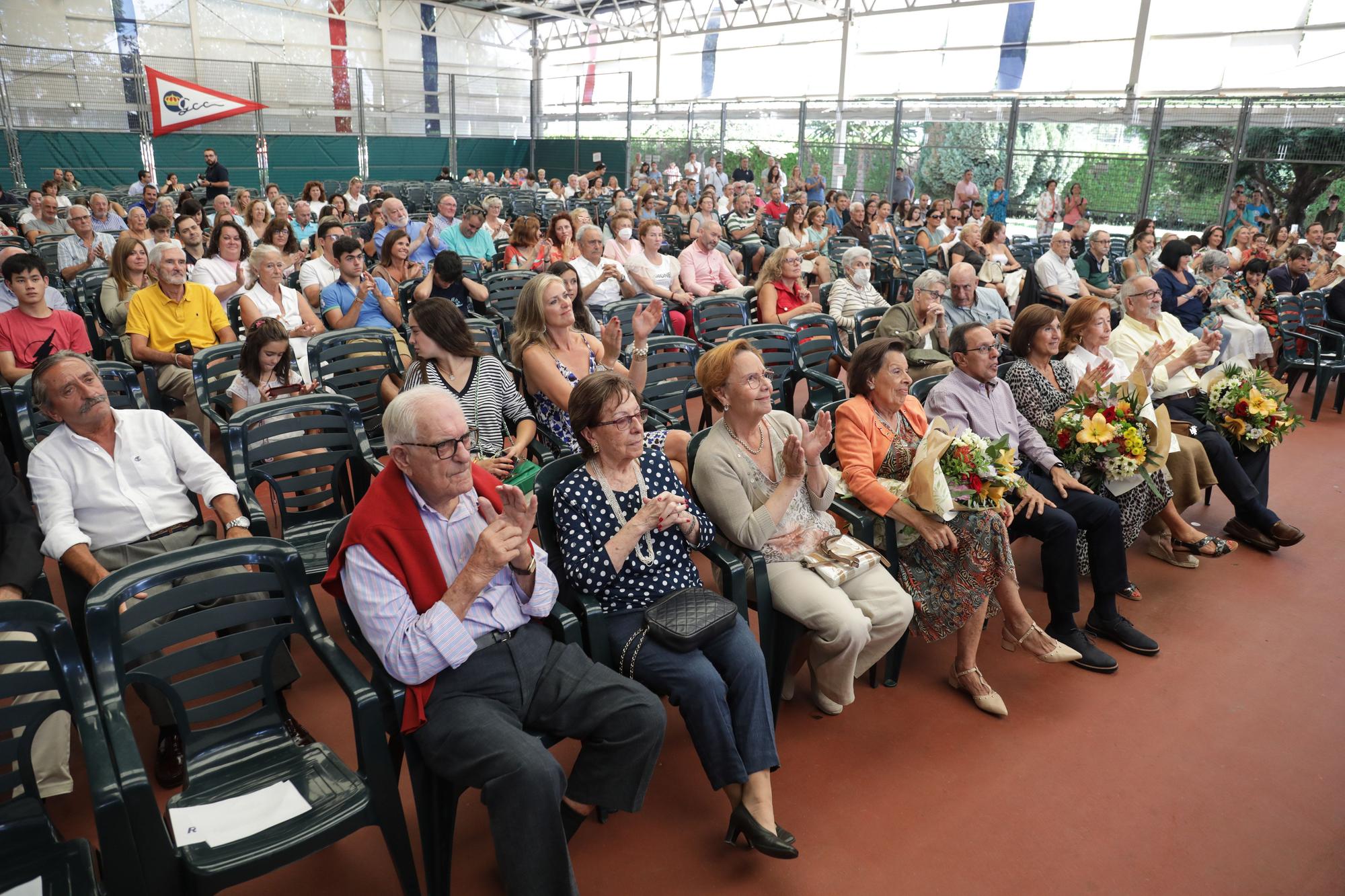 En imágenes: El Grupo Covadonga despide sus fiestas con homenajes