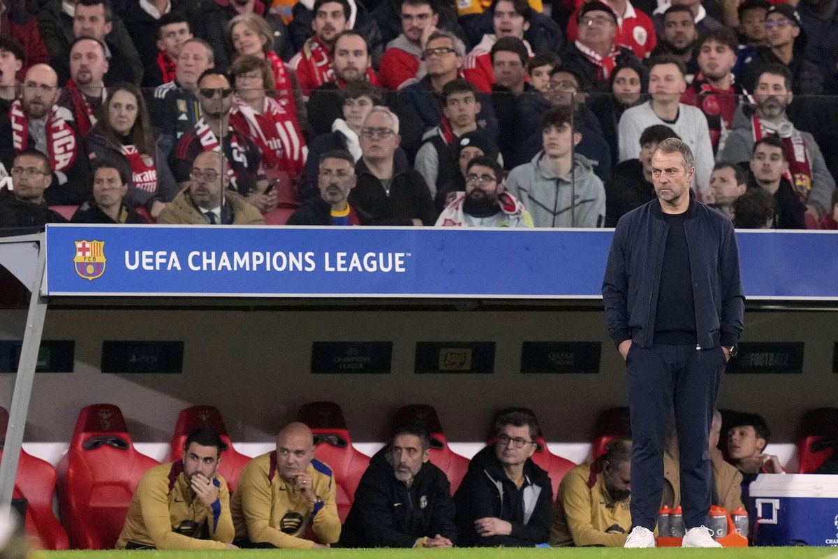 Barcelonas head coach Hansi Flick observes the play of his players during a Champions League opening phase soccer match between SL Benfica and FC Barcelona at the Luz stadium in Lisbon, Tuesday, Jan. 21, 2025. (AP Photo/Armando Franca)