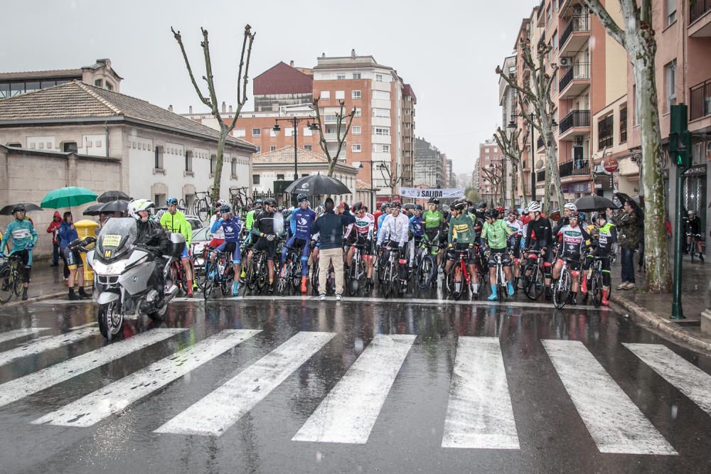 El ciclista murciano Iván Martínez ha sido el ganador del LXV Trofeo San Jorge "Santiago Blanquer" disputado el domingo en Alcoy.