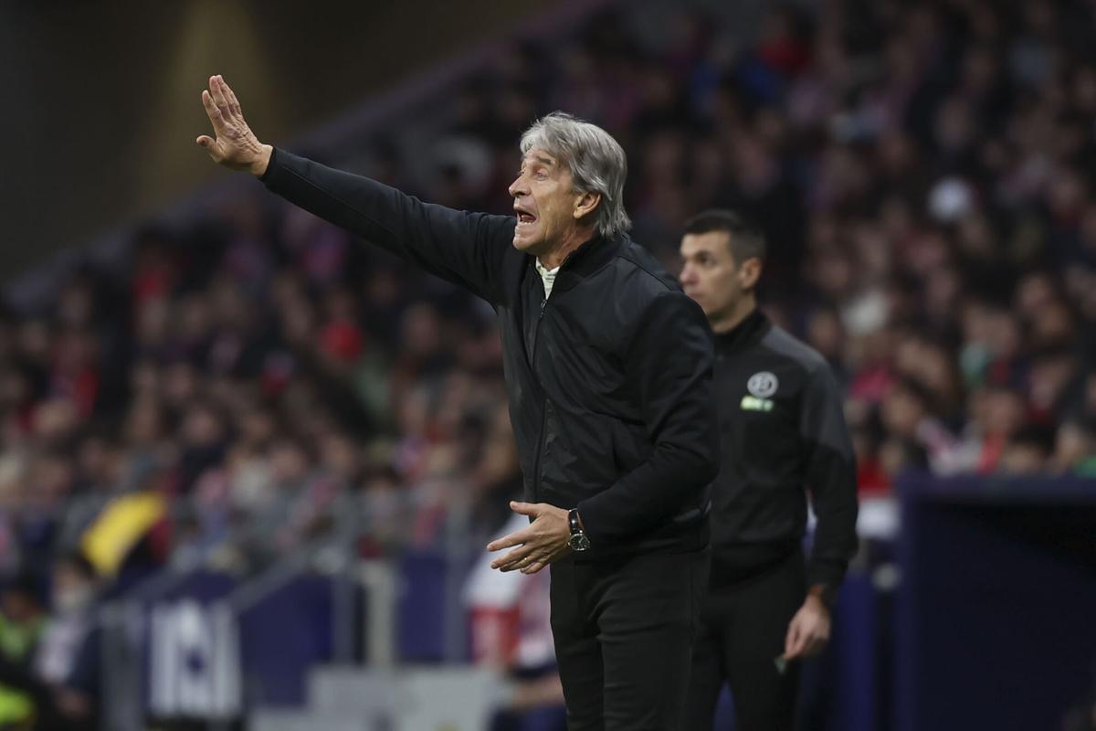 Manuel Pellegrini durante el partido de la jornada 23 de Liga de Primera División que Atlético de Madrid y Real Betis disputan este domingo en el estadio Metropolitano