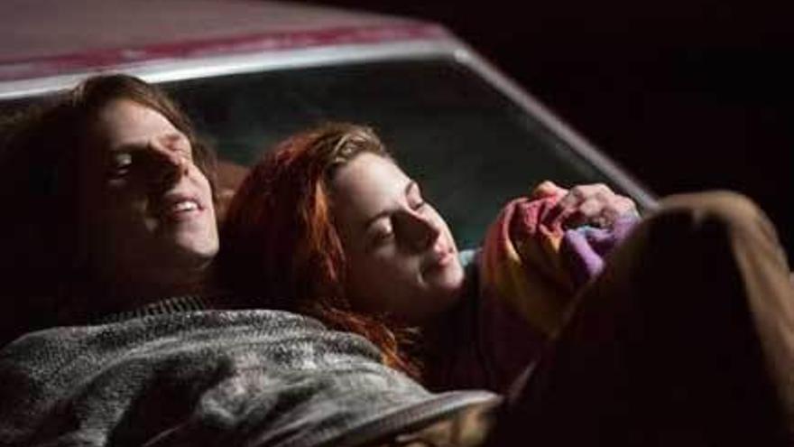 Jesse Eisenberg y Kristen Stewart, en una escena de su nueva película juntos.