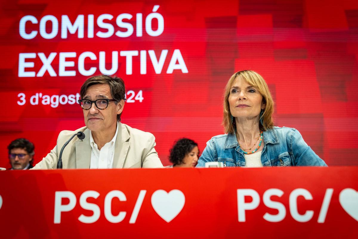 Salvador Illa y Lluïsa Moret, durante la comisión ejecutiva del PSC, este sábado.