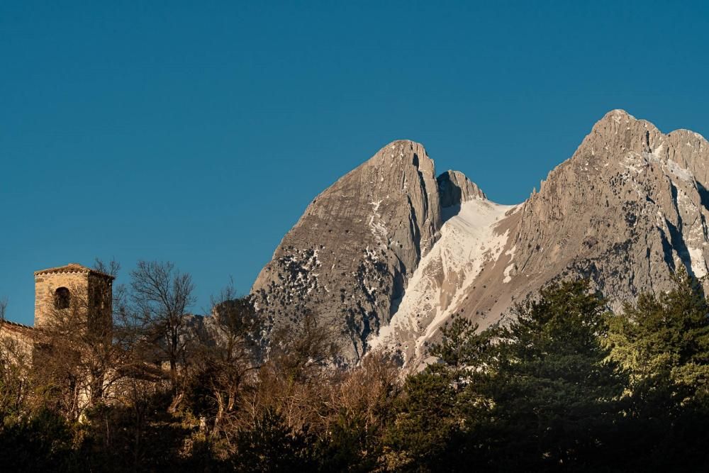 Sant Miquel de Turbians i el Pedraforca.