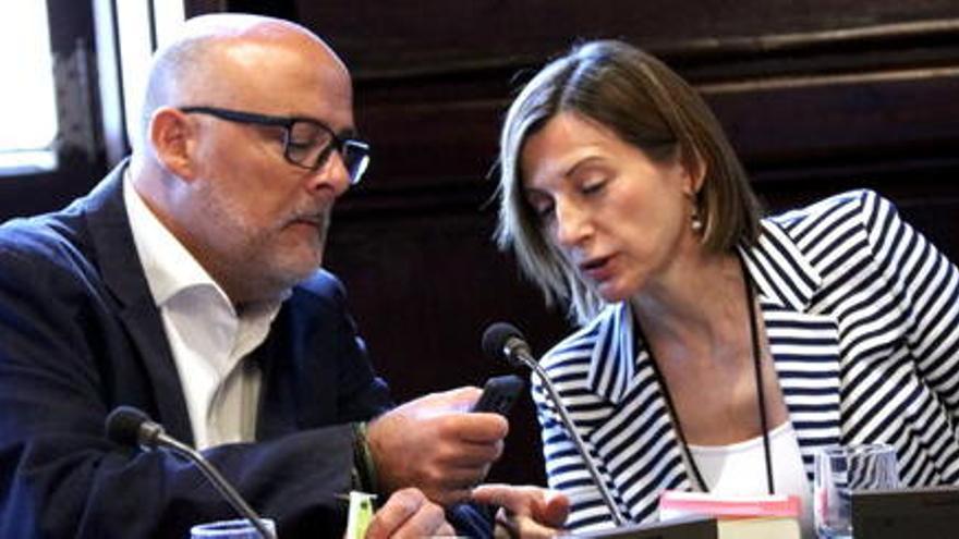 Lluís Maria Corominas amb Carme Forcadell.