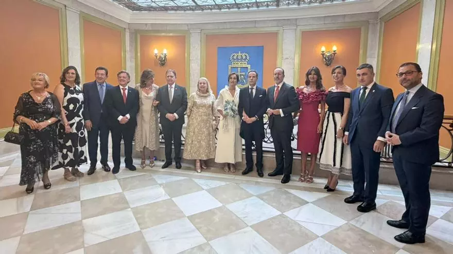VÍDEO: El concejal Nacho Cuesta se casa con la arquitecta Carola Zárate Echeverría en el Ayuntamiento de Oviedo