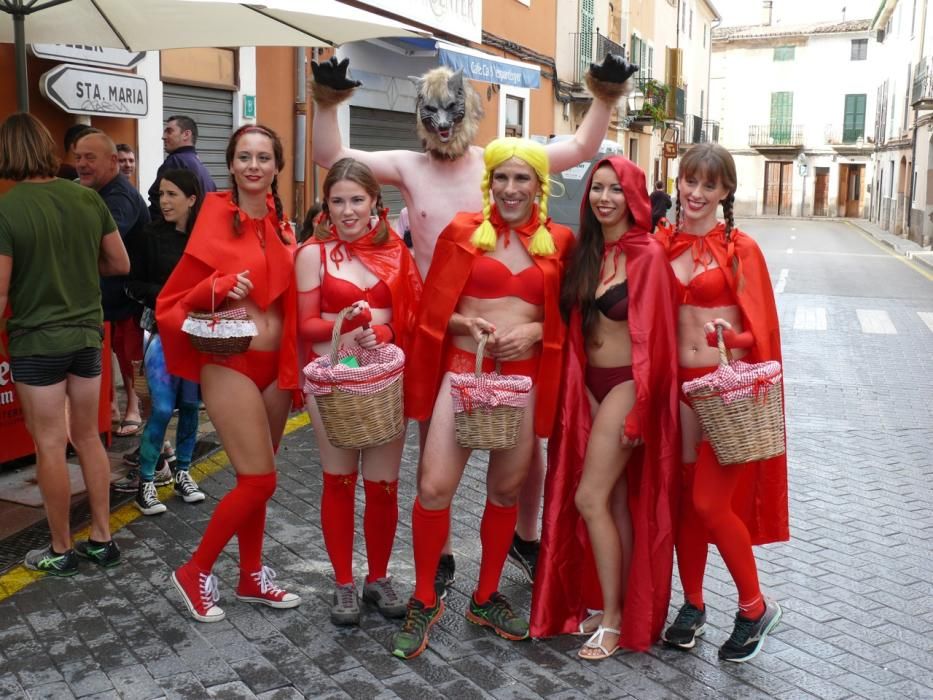 Trotz Schmuddelwetter haben am Samstag (16.9.) wieder mehr als tausend Personen an der "Correguda en roba interior" in Bunyola teilgenommen.