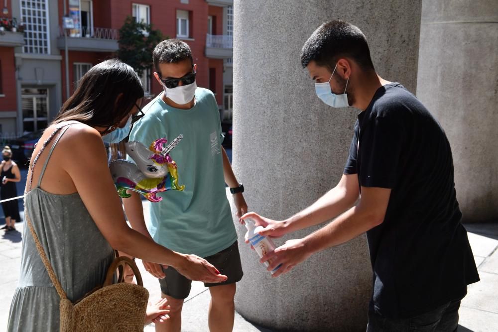 Colas en los colegios electorales de A Coruña