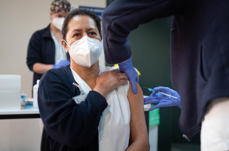Vacunación de coronavirus a sanitarios del Centro de Salud de La Matanza
