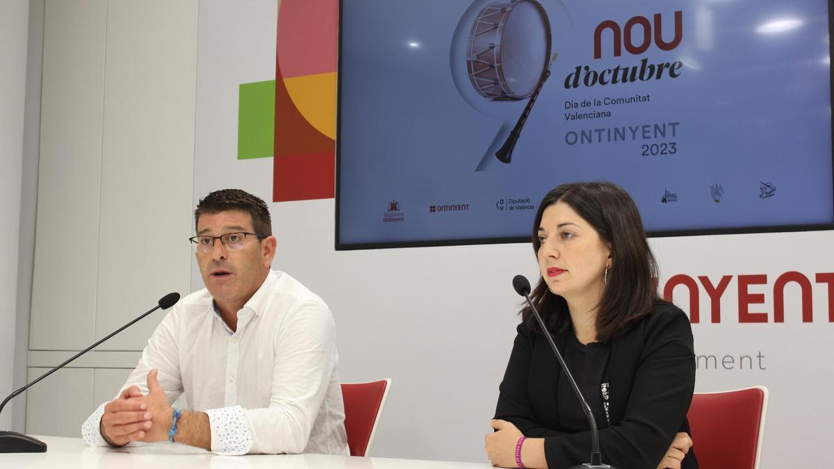 Rodríguez y Muñoz en la presentación de los actos del 9 d'Octubre.