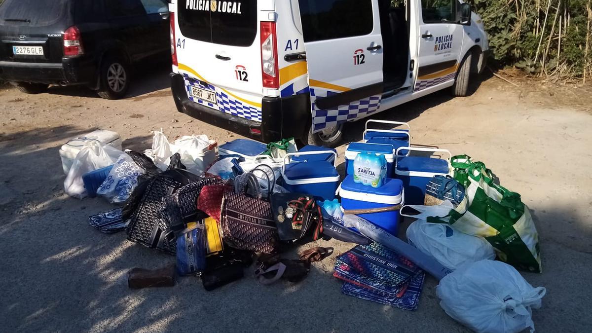 Parte del material incautado por la Policía Local de Sant Josep, hoy.