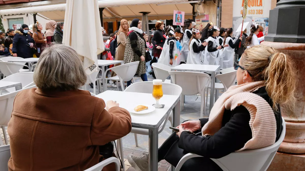 Fotogalería | La alegría vuelve a las calles de Cartagena con el pasacalles infantil de Carnaval