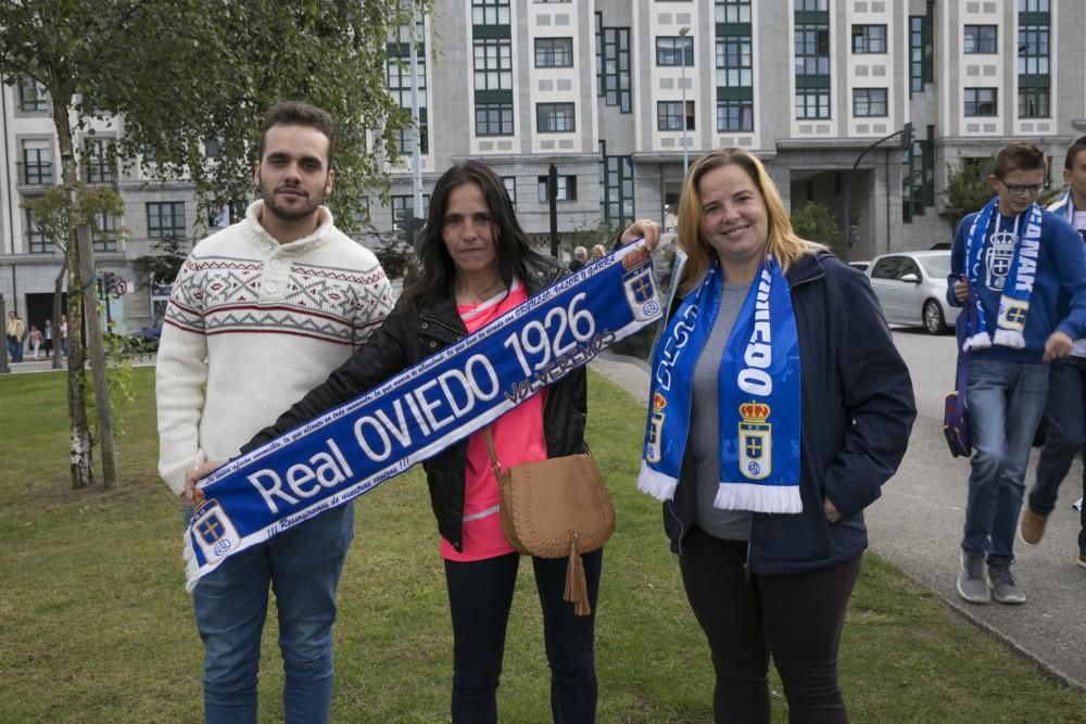 La afición azul apoya al Real Oviedo en el Tartiere