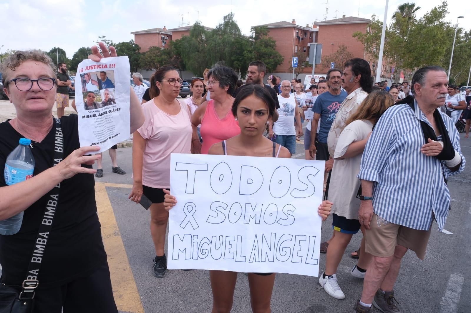 Protesta en los juzgados de Elche por la muerte de un detenido en Comisaría