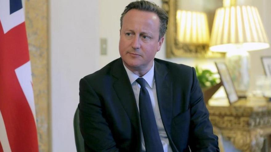 Cameron admite que tuvo dinero invertido en el fondo de inversión de su padre
