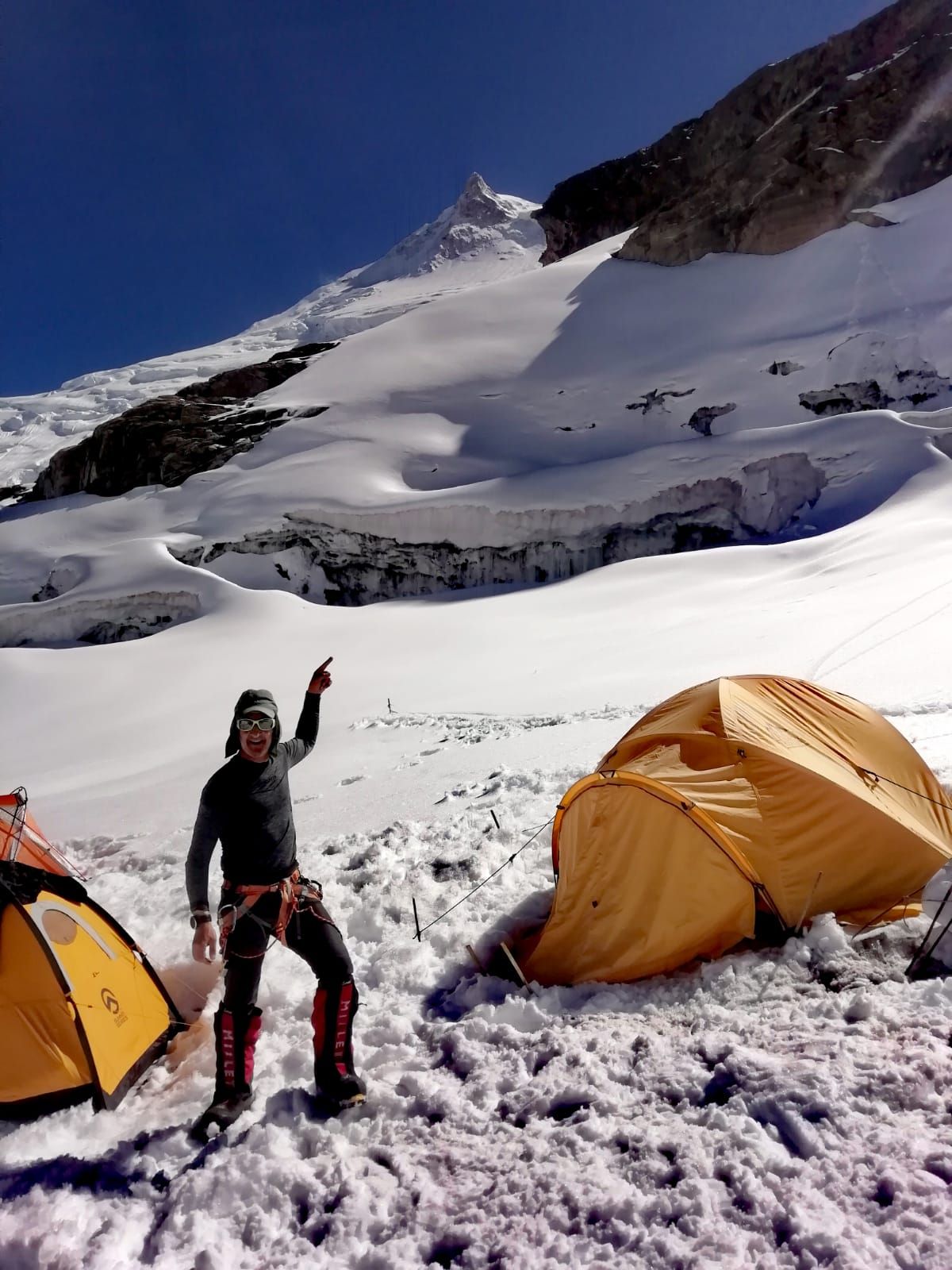 El camino de ascenso del alpinista vigués Roberto López al Manaslu