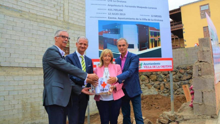 Colocación de la primera piedra del nuevo edificio de Cruz Roja.