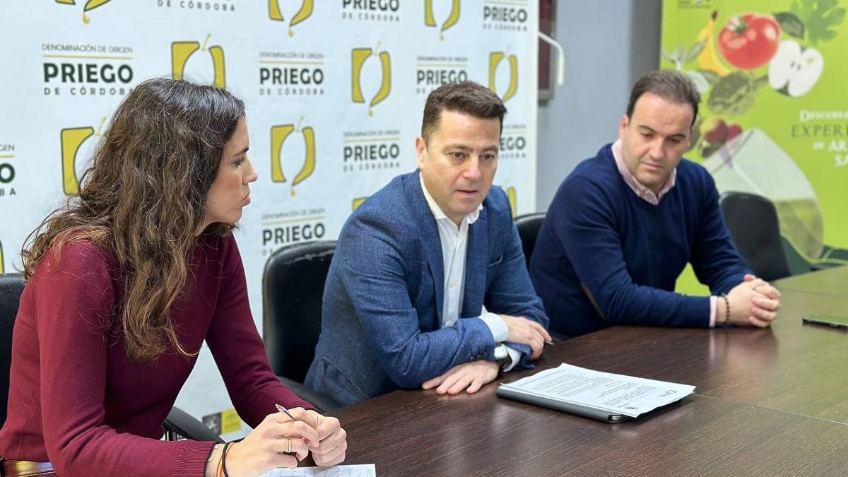 Encuentro de dirigentes del PP con la DO Priego de Córdoba.