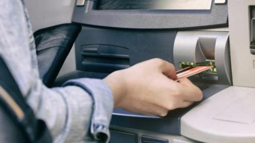 Piden 4 años de cárcel a una cuidadora, acusada de robar a la mujer ciega a la que asistía