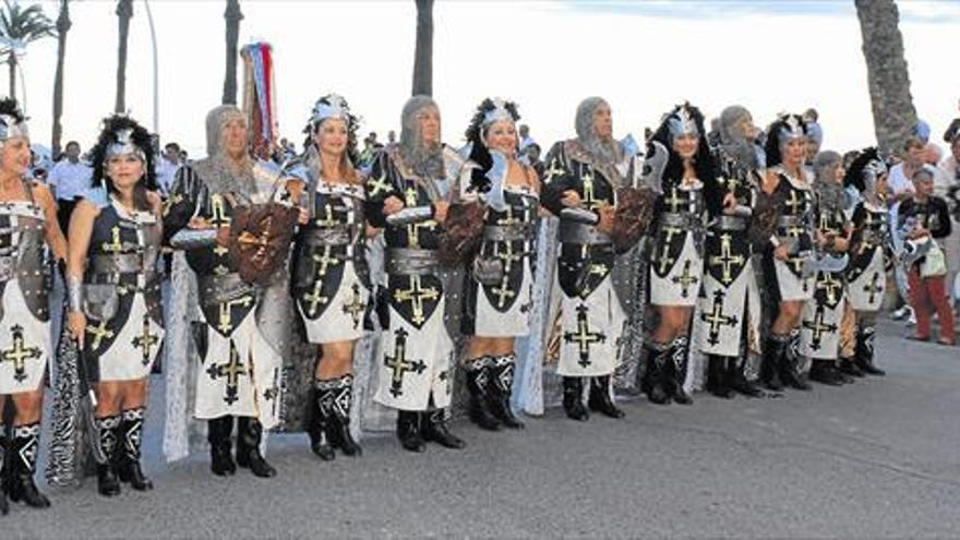 Los moros y cristianos deslumbran en la recta final de las fiestas de Peñíscola