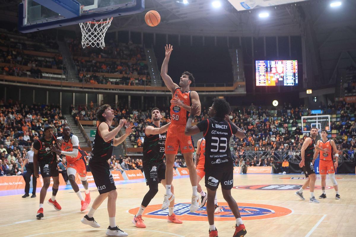 El Leyma Coruña arrasa al Fibwi Palma en el Coliseum (94-72)